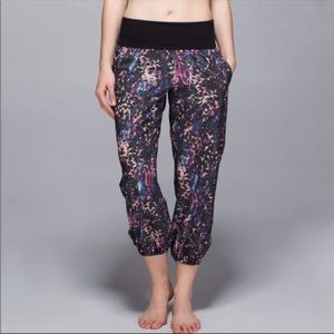 om pant lululemon floral sport